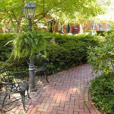 Louisville Bourbon Inn Экстерьер фото