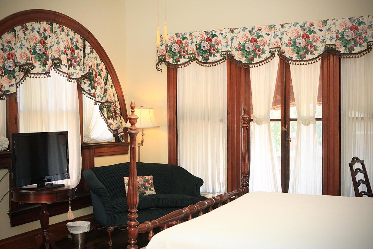 Louisville Bourbon Inn Экстерьер фото