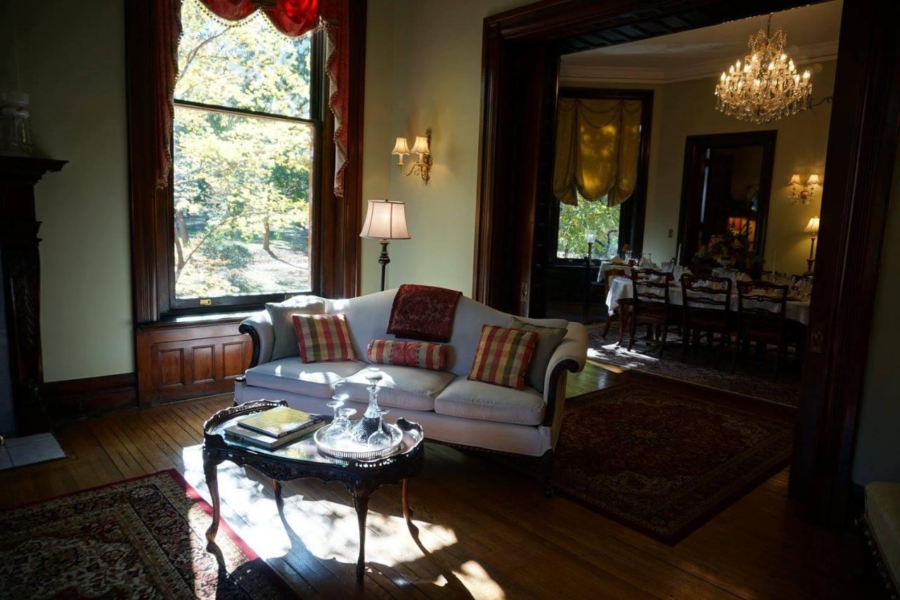Louisville Bourbon Inn Экстерьер фото