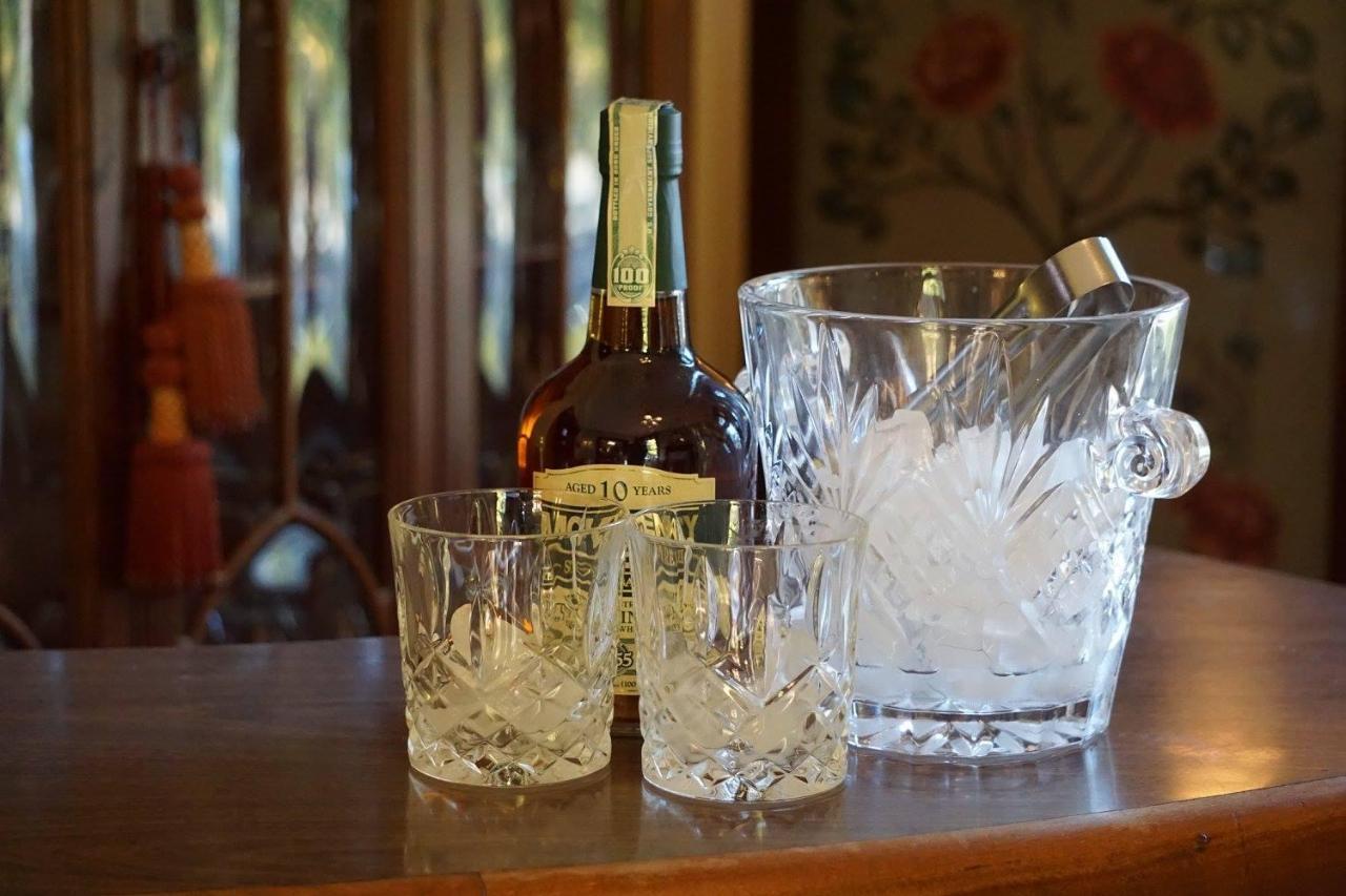 Louisville Bourbon Inn Экстерьер фото