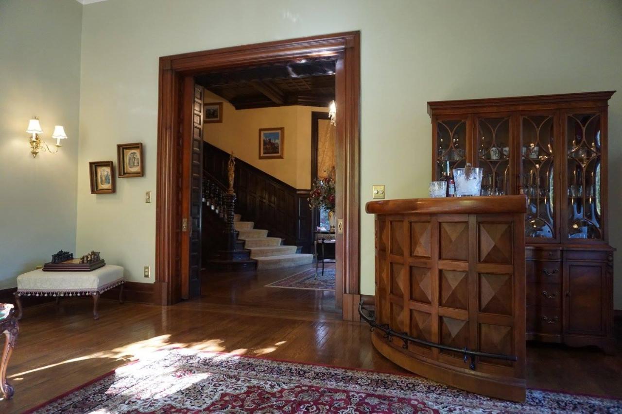 Louisville Bourbon Inn Экстерьер фото