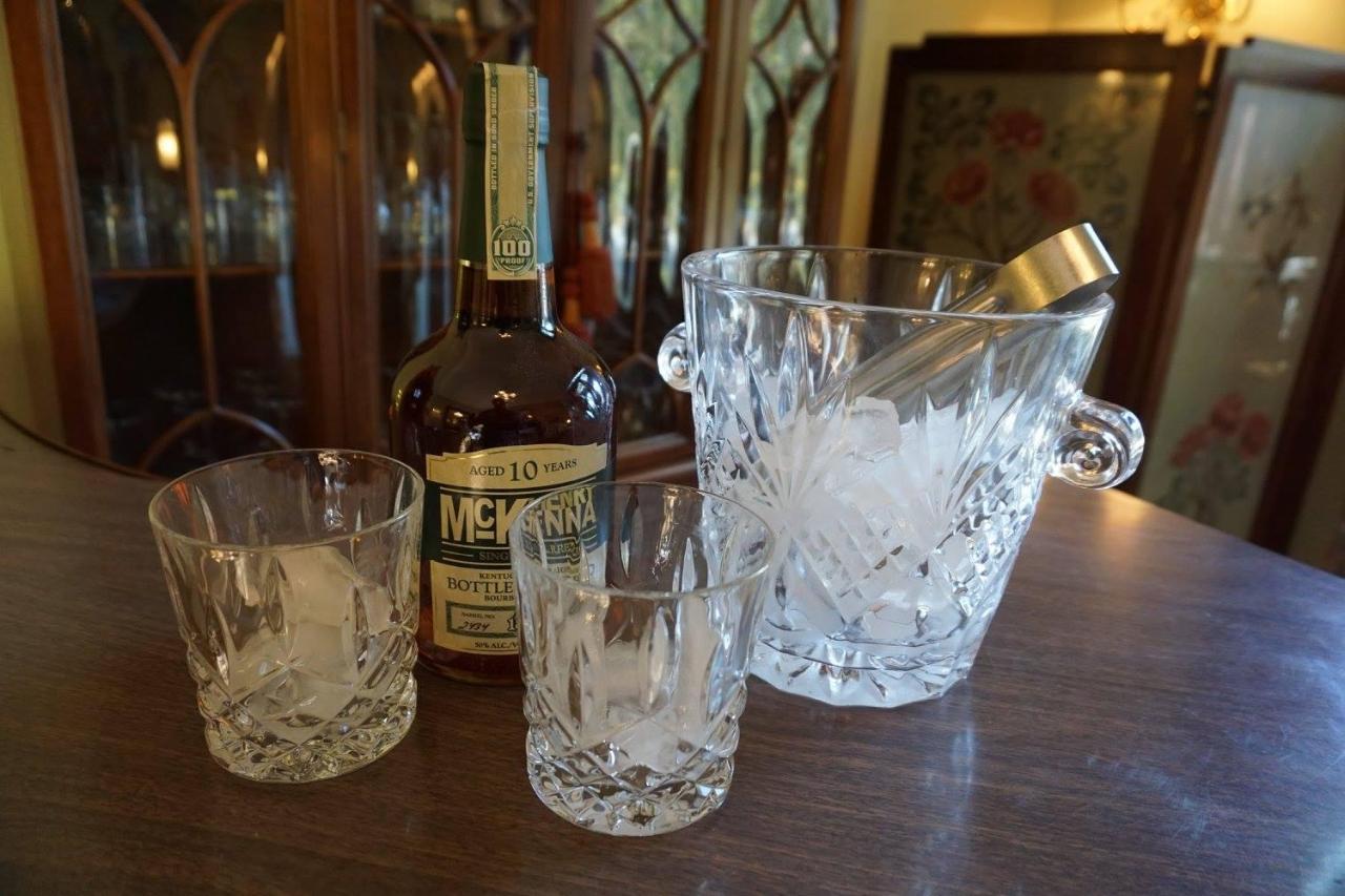 Louisville Bourbon Inn Экстерьер фото